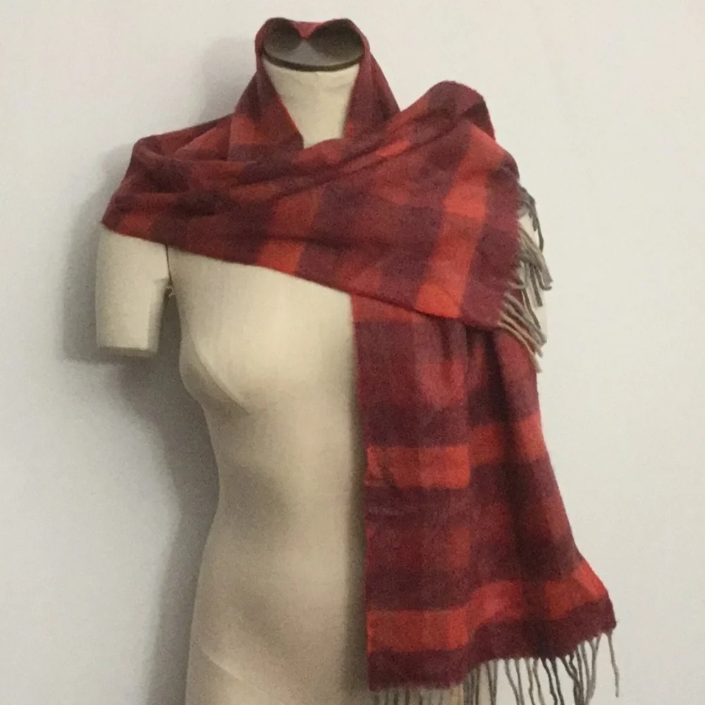 NWOT Scottish Cashmere Scarf Unisex Shades of Red